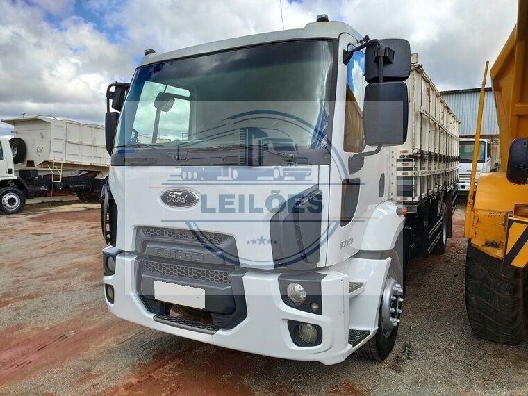 Ford Cargo 1723 - 4x2 - 2013 - Carroceria