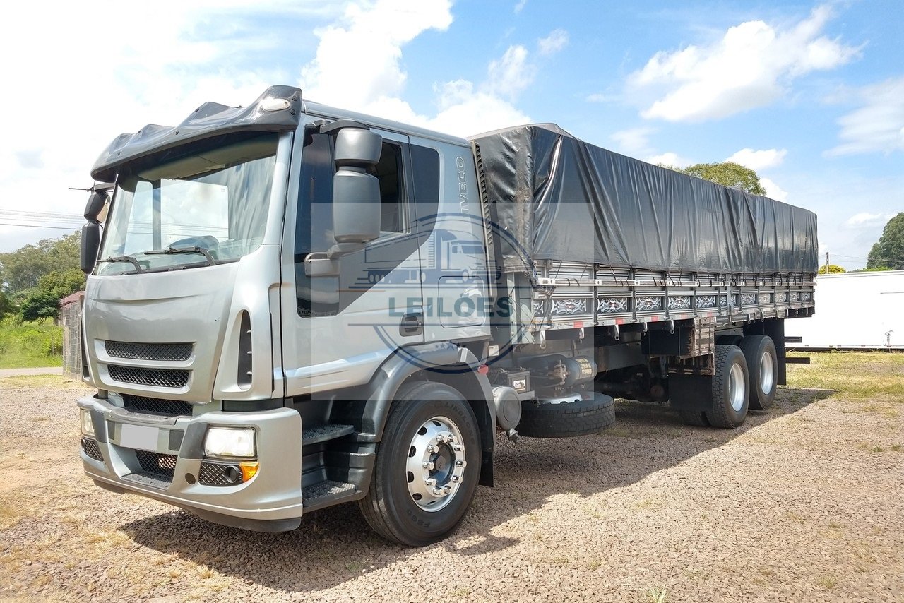  Iveco Tector 240E25 - 6X2 - 2012 - Carroceria