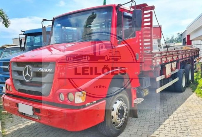 Mercedes Benz Atron 1319 - 6x2 - 2014 - Carroceria