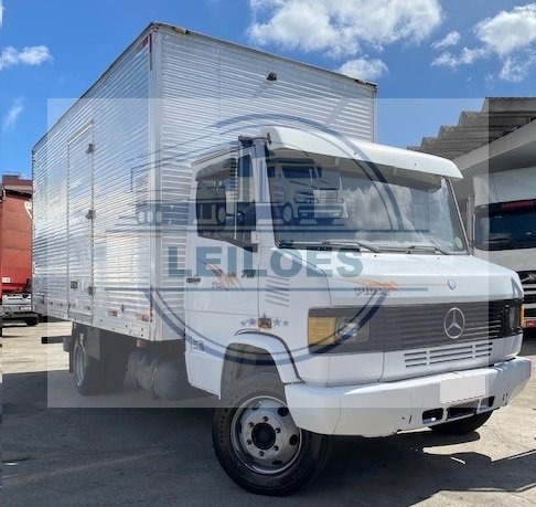 Mercedes Benz 710 - 4X2 - 2006 - Baú