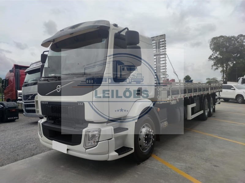 VM VOLVO  270 - 6X2 -  Automática - 2015 - Carroceria