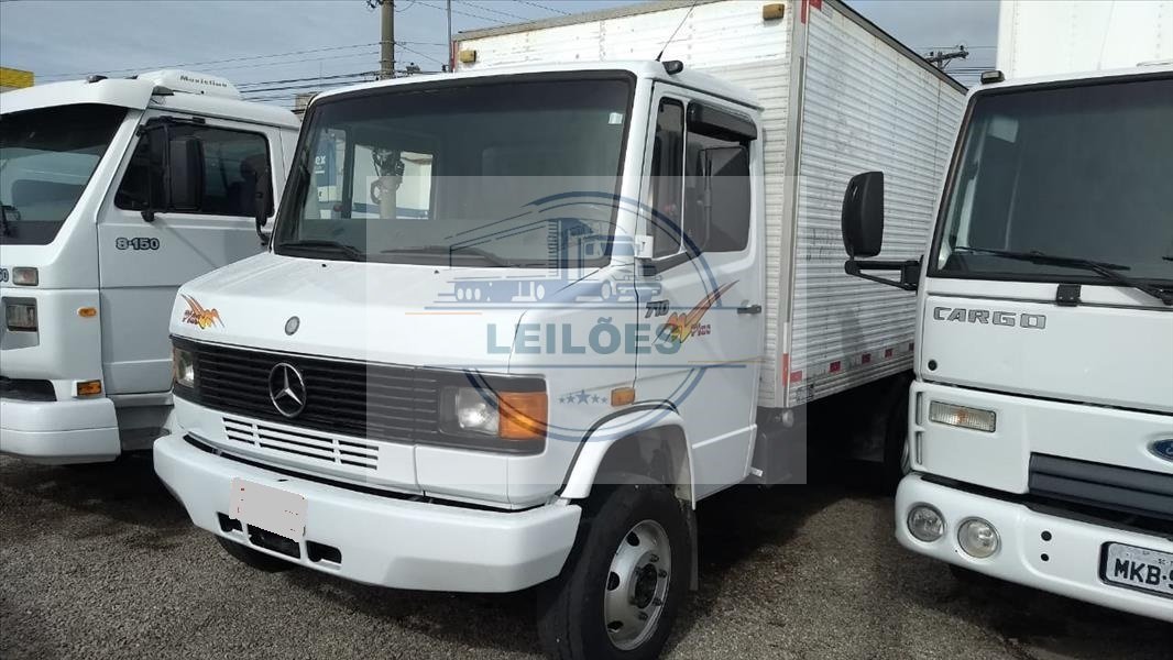 Mercedes Benz 710 Plus - 4x2 - 2008 - Baú