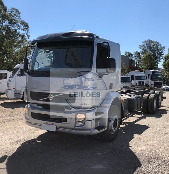 Volvo VM 270 - 6x2  - 2012 - Chassi
