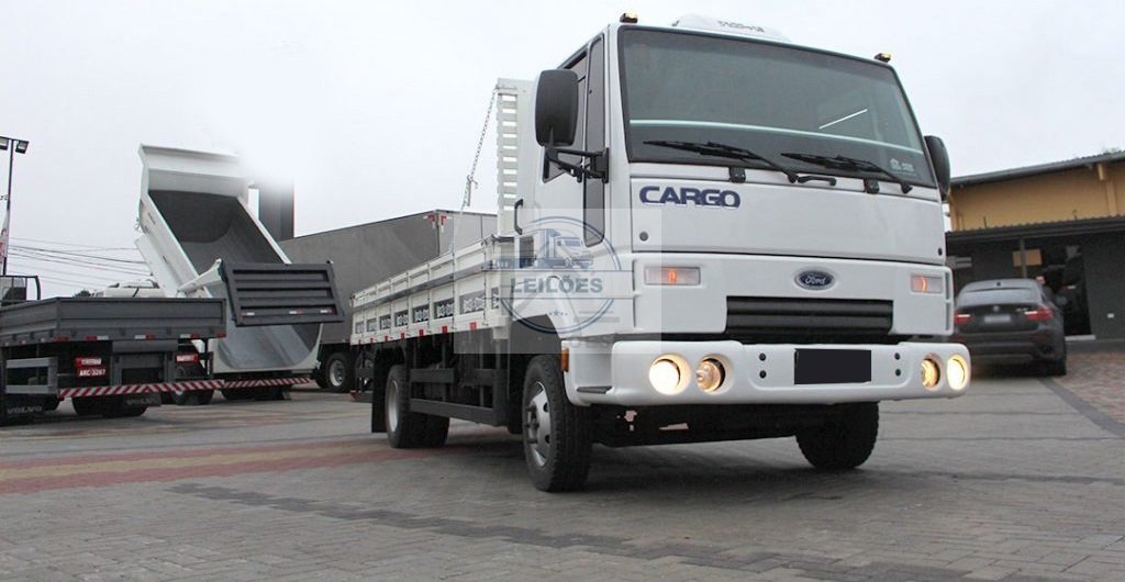 Ford Cargo 712  - 4x2 - 2009 - Carroceria