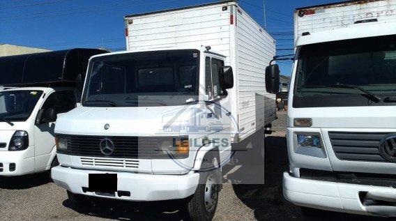 Mercedes Benz 710 - 4x2 - 2002 - Baú 