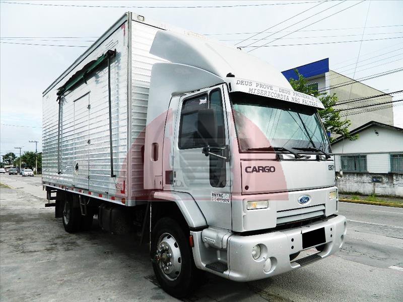 Ford Cargo 1317 - 4x2 - 2011 - Baú 