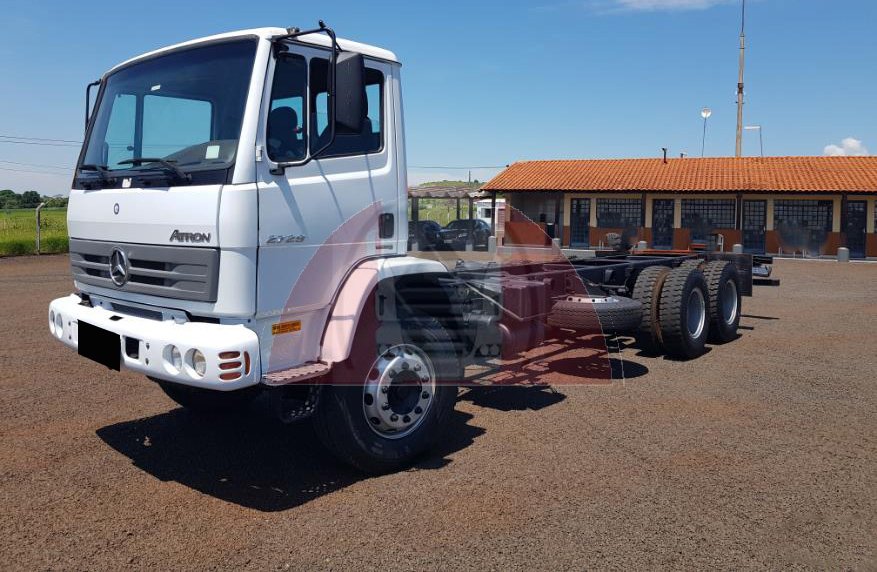 Mercedes Benz Atron 2729 B - 6x4 2014 - Chassi
