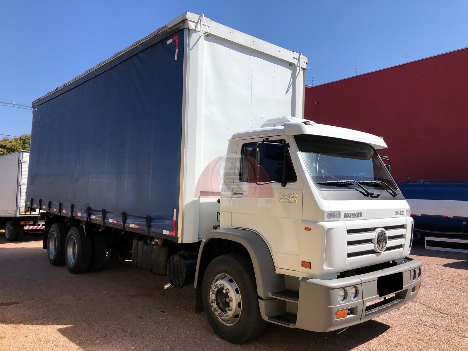 Volkswagen 24220 - 6x2 - 2010 - Baú